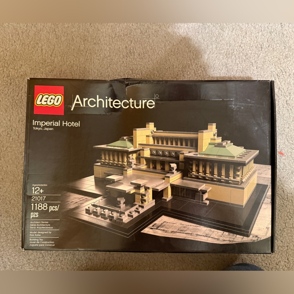 LEGO ARCHITECTURE: Imperial Hotel (21017) Brand New in Sealed Damage Box